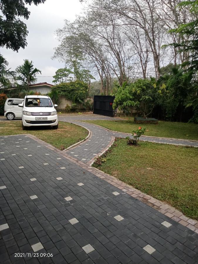 Discovery Resort Ratnapura Exteriör bild